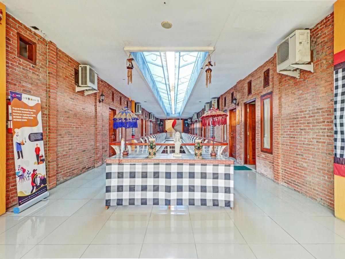 Oyo 90408 Hotel Horton Cirebon Bagian luar foto