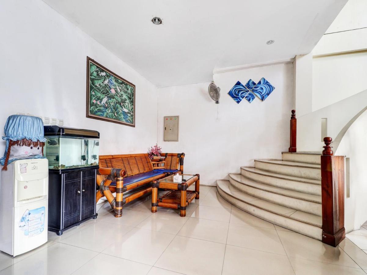 Oyo 90408 Hotel Horton Cirebon Bagian luar foto