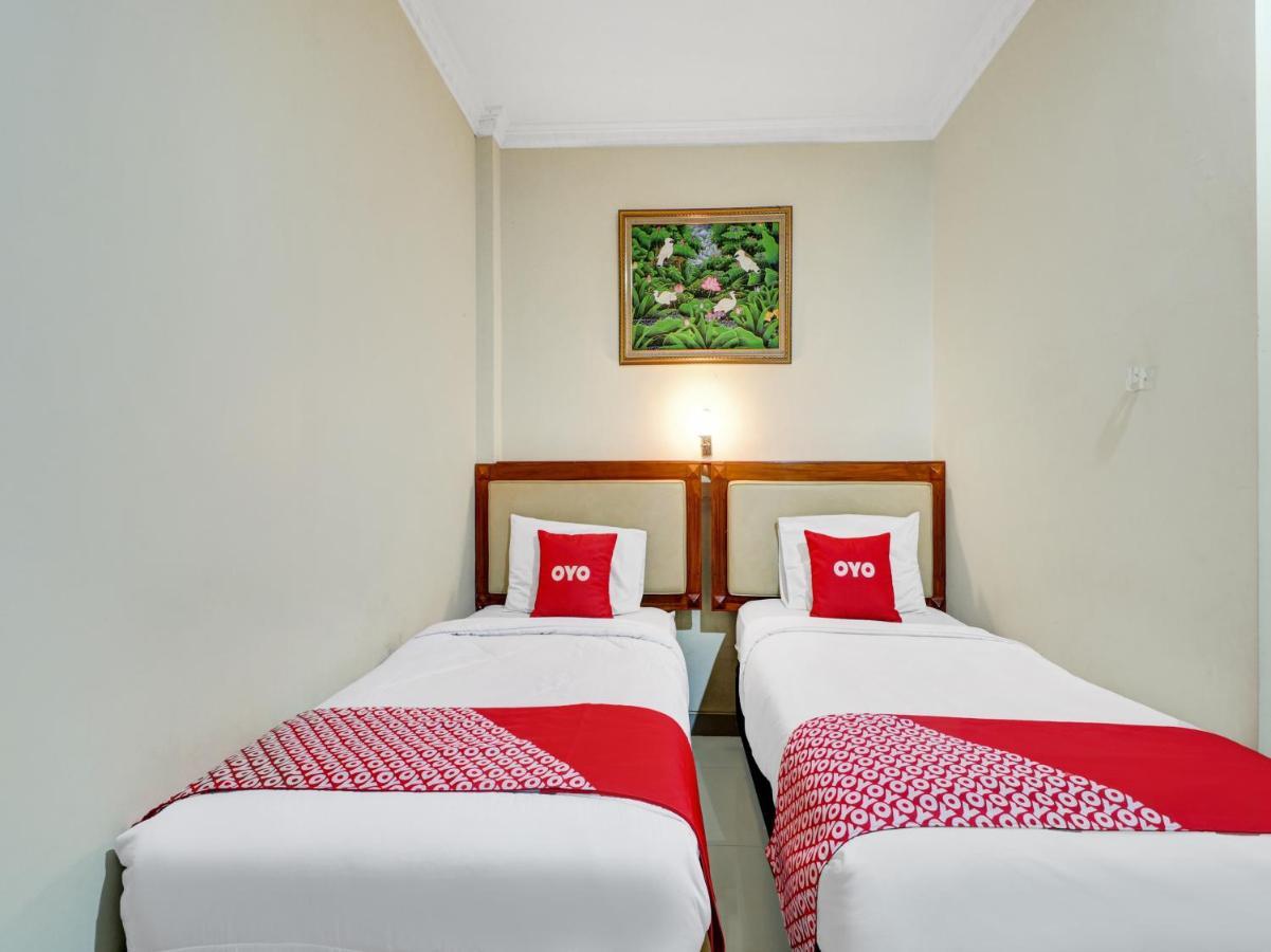 Oyo 90408 Hotel Horton Cirebon Bagian luar foto